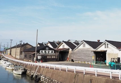 富山県射水市庄西町の倉庫